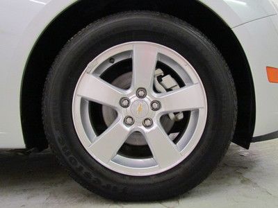 40 MPG cloth seats automatic Low miles, image 9