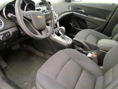 40 MPG cloth seats automatic Low miles, image 12