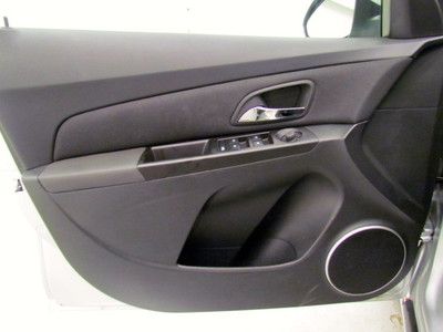 40 MPG cloth seats automatic Low miles, image 13