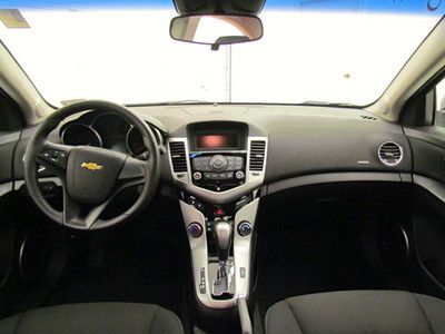 40 MPG cloth seats automatic Low miles, image 15