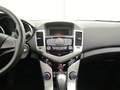 40 MPG cloth seats automatic Low miles, image 17