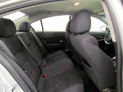 40 MPG cloth seats automatic Low miles, image 20