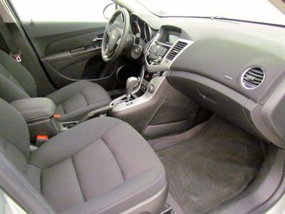 40 MPG cloth seats automatic Low miles, image 21