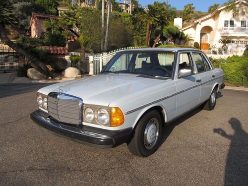 1978 mercedes 123 300d diesel 100% orginal califorina car clean runs strong nice