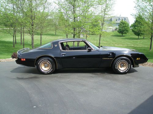 1980 pontiac trans am, turbo 301 v-8, automatic, t-tops, blk ext. w/gold