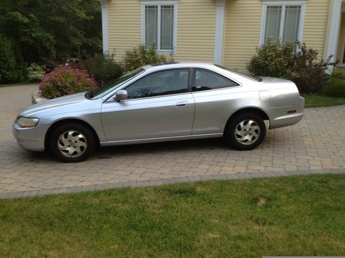 NO RESERVE NON SMOKER GAS SAVER GOOD TIRES HONDA ACCORD COUPE, image 2