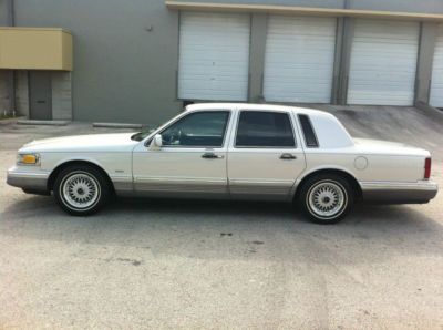 H1996 lincoln town car signature sedan 4-door 4.6l 22 inch rims link for photos