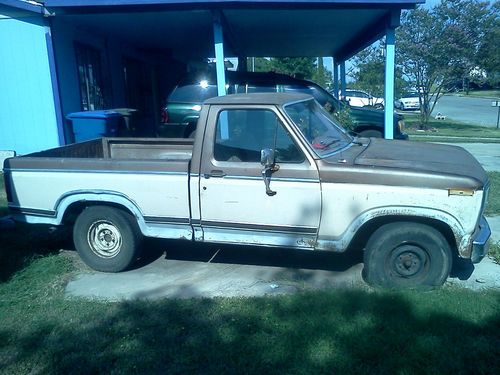 1981 ford f-100 custom standard cab pickup 2-door 4.9l