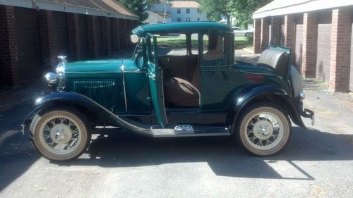 A coupe rumble seat