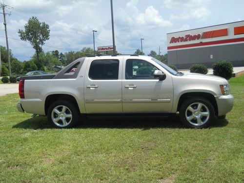 2007 chevy avalanche super nice!!