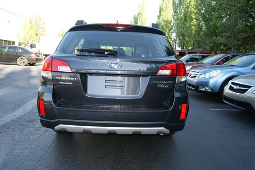 2011 Subaru Outback 3.6R Limited. Navigation. Back Up Camera. Leather. 31k. NICE, US $21,900.00, image 4