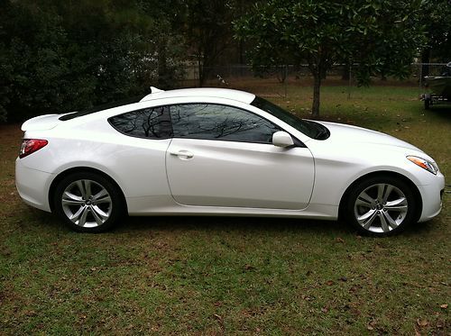 Like new white hyundai genesis 2 dr coupe