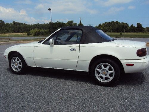 Very clean 1994 mazda miata base convertible 2-door 1.8l new top no reserve