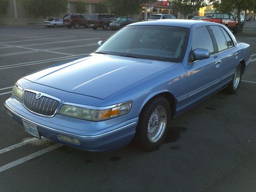 95 creampuff, blue leather, all power, premium stereo, strong motor, strong tran