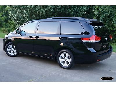 2012 TOYOTA SIENNA LE PWR DOORS 1-OWNER OFF LEASE, image 2