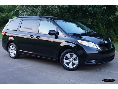 2012 TOYOTA SIENNA LE PWR DOORS 1-OWNER OFF LEASE, image 3