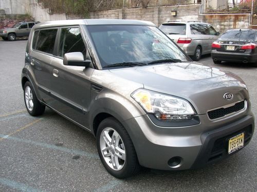 2010 kia soul plus hatchback 4-door 2.0l