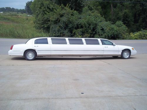 2000 lincoln town car executive limousine  4-door 4.6l