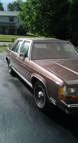 1989 ford ltd crown victoria lx sedan 4-door 5.0l