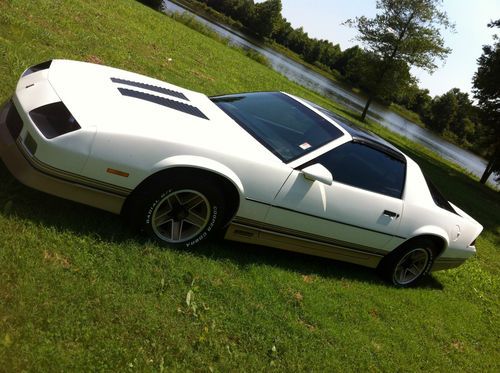 1985 chevrolet camero z28 /low miles/t-tops /must see /amazing cond /low reserve