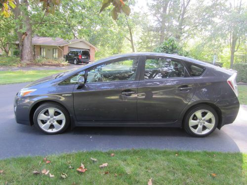 2010 prius  model  v (five)- navigation, paint protection, remote start