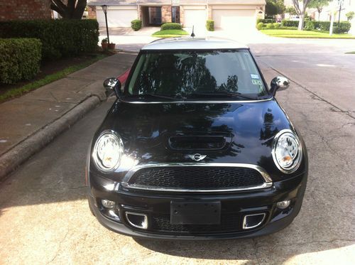 2011 mini cooper s very clean with low mileage