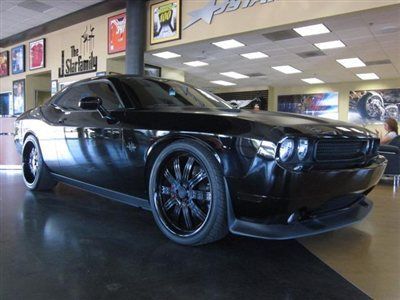 12 challenger srt-8 triple black 21k miles 22 inch rims 6 speed manual trans