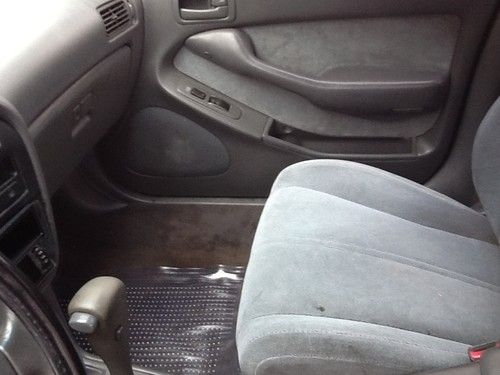 1993 Toyota Camry LE Sedan 4-Door 2.2L, image 7