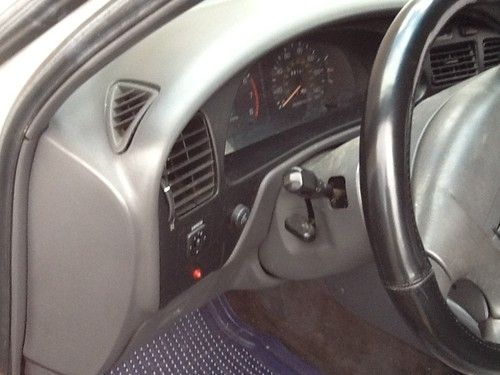 1993 Toyota Camry LE Sedan 4-Door 2.2L, image 9