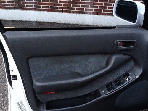 1993 Toyota Camry LE Sedan 4-Door 2.2L, image 11