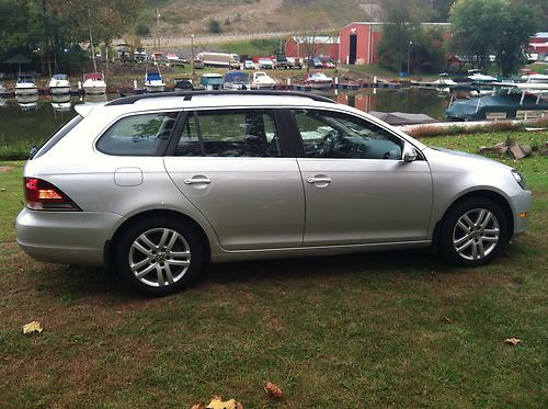 2010 volkswagen jetta tdi wagon 4-door 2.0l 6 speed manual