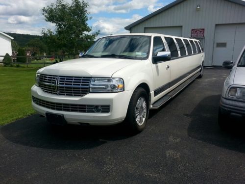 2007 lincoln navigator limousine by legendary 180"