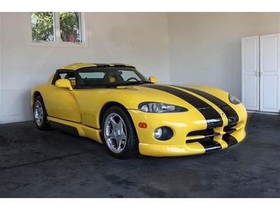 Rt/10 manual 8.0l 2 doors 400 horsepower 8 liter v10 engine leather seats