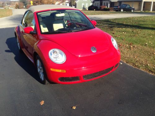2010 immaculate volkswagen beetle convertible automatic red w/ only 14000 miles