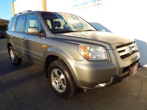 Nice 07 honda pilot ex loaded withe leather and nav