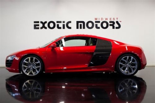 2011 r8 v10 544 miles! red/beige, like new! $139,888