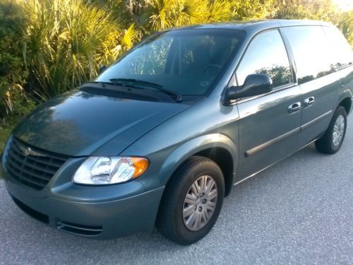 2007 chrysler town &amp; country van, excellent condition