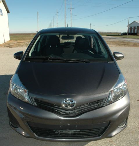 2014 toyota yaris le hatchback 4-door 1.5l