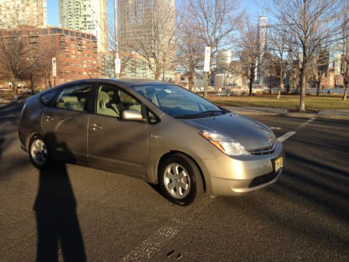 2008 toyota prius base hatchback 4-door 1.5l  low mileage, one owner