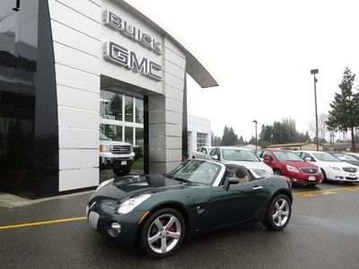 2006 pontiac solstice convertible with super low miles ! just serviced !finance