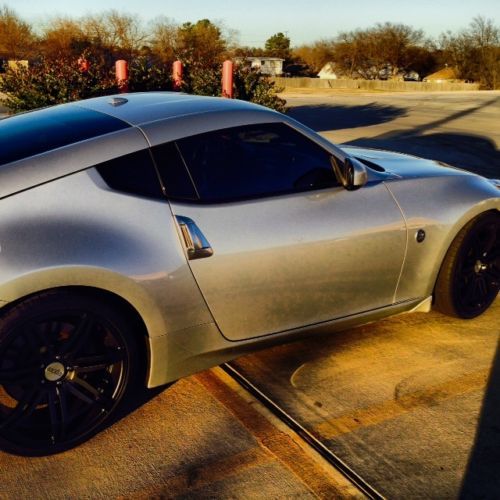 2009 nissan 370z touring coupe 2-door 3.7l