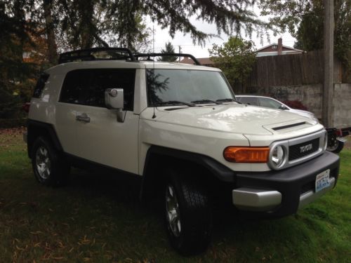 2010 toyota fj cruiser w/ convience &amp; upgrade 2 packages