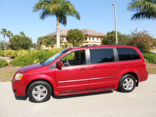 Beautiful 2008 florida dodge grand caravan sxt 49k miles! heated leather seats!