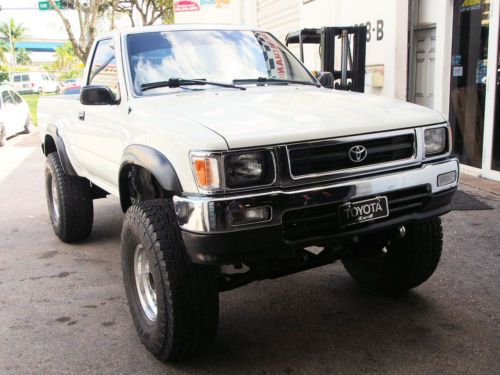 1995 toyota pick up truck lifted 35 inch tires manual transmission 4x4 new paint