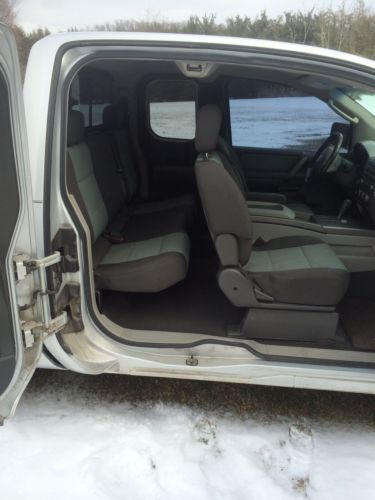 2004 Nissan Titan SE King Cab Pickup 4-Door 5.6L, image 11