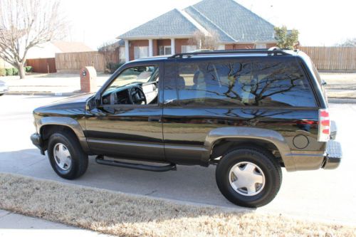 1999 chevrolet tahoe sport 5.7l last year of the 2door &amp; push button  2wd/4wd