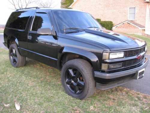 1997 chevy tahoe sport 2-door black, grey leather! excellent! rare!