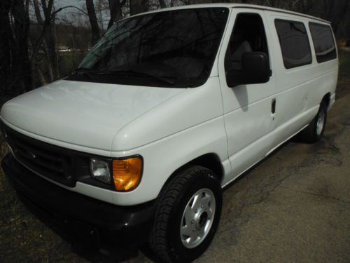 2004 ford econoline e150 passenger van 6 doors 4.6liter 8 cyl w/airconditioning