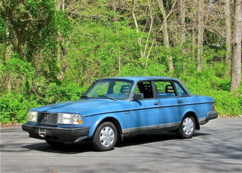 Very sweet &#039;89 240dl cold ac beautiful inside and out great runner no reserve