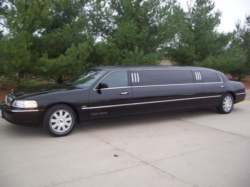 2004 lincoln towncar 8 passenger stretch limousine